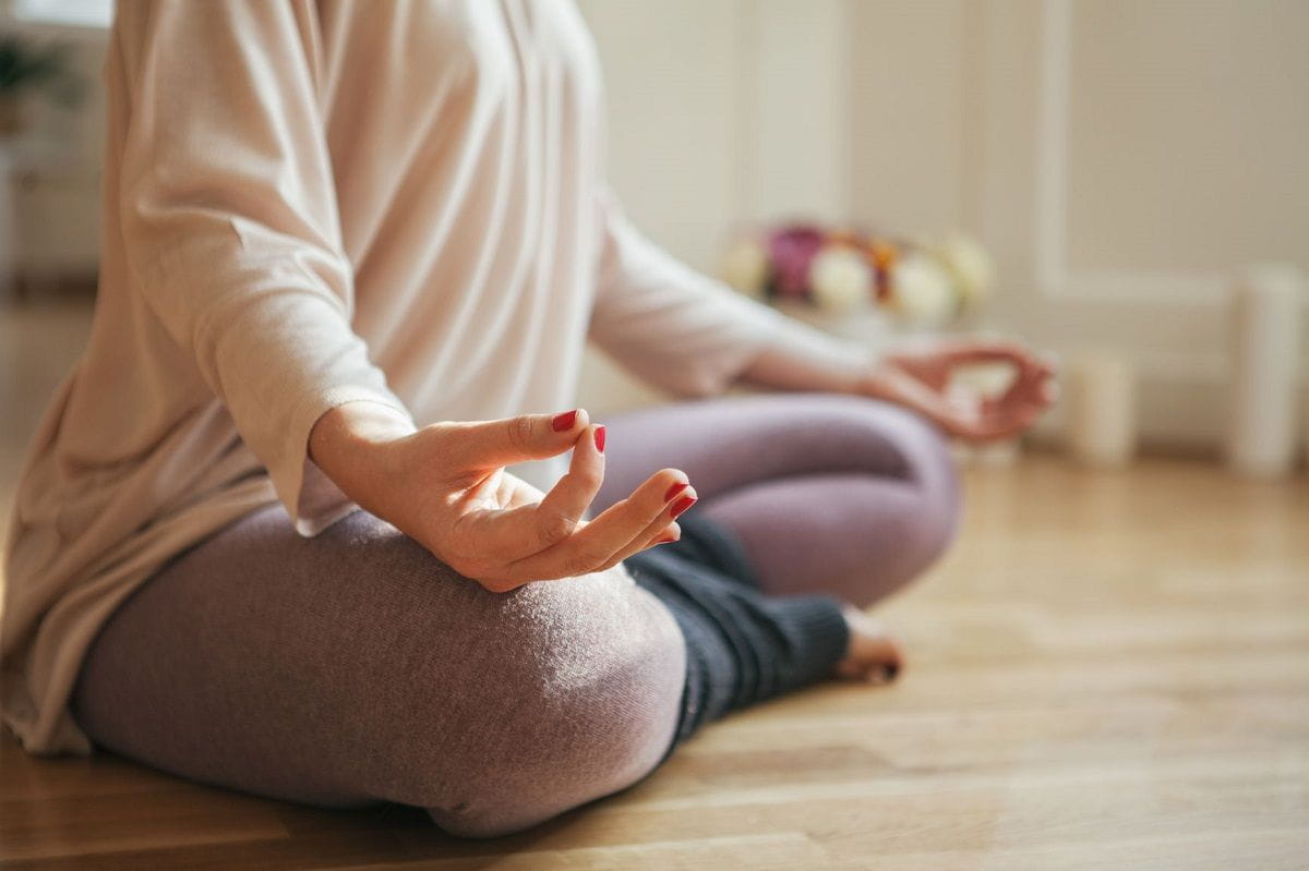 Restorative yoga before bedtime – Alice Ayel